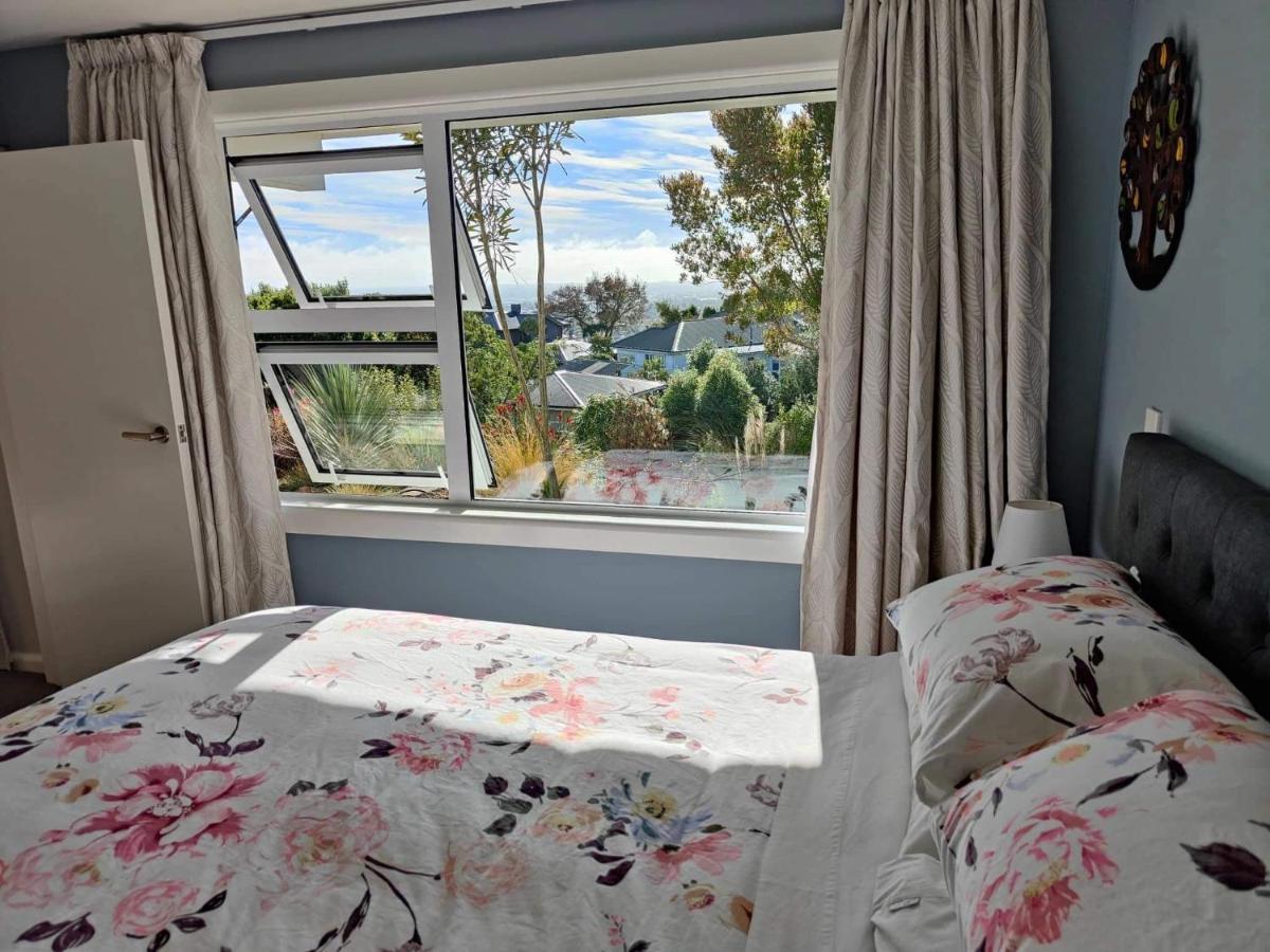 Fully Renovated Hillside Apartment Close To City Christchurch Exterior foto