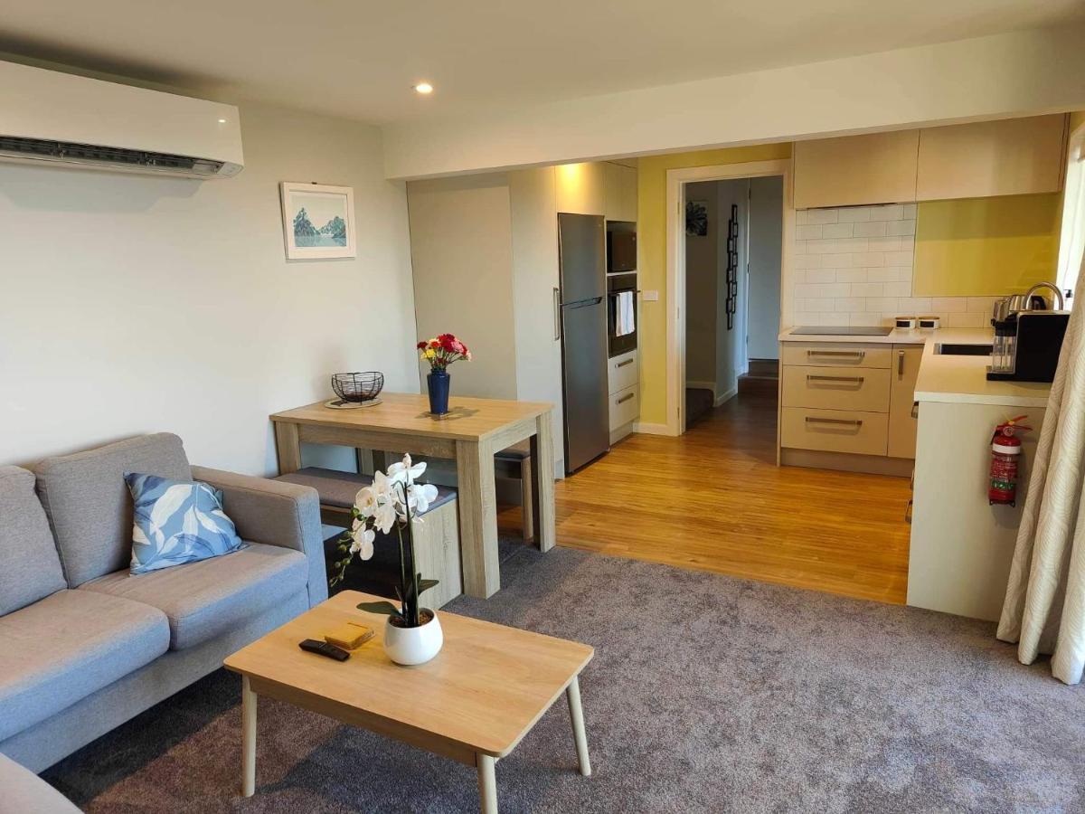 Fully Renovated Hillside Apartment Close To City Christchurch Exterior foto